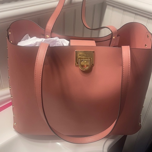 Michael Kors Handbags - MK STUD MANHATTAN PINK BAG 💼